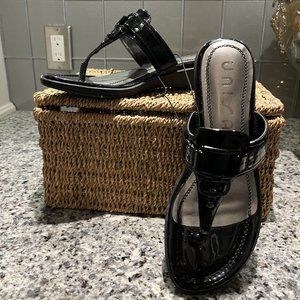 NEW UNISA Sandals NWT Size 7 1/2M NEW Black Patent Man Made NEW